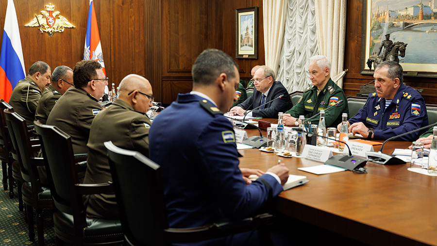 Белоусов провел переговоры с главнокомандующим армией Никарагуа
Белоусов провел переговоры с главнокомандующим армией Никарагуа